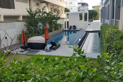 Image de Confortable, neuf et propre, 2 chambres à coucher, 1 salon et cuisine complète