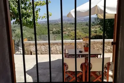 Image de Maison privée à une chambre avec cour intérieure et grands jardins