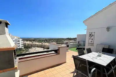Image de Penthouse à proximité des restaurants avec une vue fantastique sur les collines et la mer