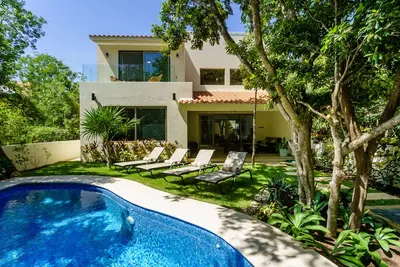 Image de Une toute nouvelle maison privée, piscine privée, sur terrain de golf, vivre dans la bonne