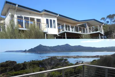Image de Nautilus 2 a des intérieurs côtiers élégants et une vue à couper le souffle.