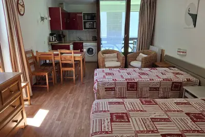 Image de Studio lumineux avec Wifi et parking à Brides-les-Bains