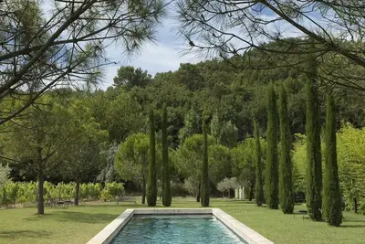 Image de Domaine de prestige à Ménerbes. grande piscine chauffée. grand parc paysager.