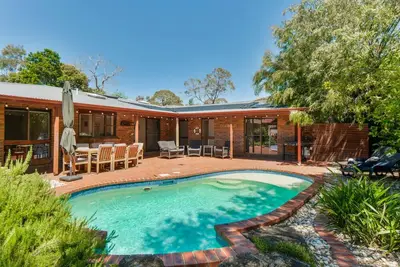 Image de Le Pool House - Linge de maison, Wifi et Netflix