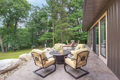 Image de Nouveau! Lakefront Home avec quai privé-15 mi à Walker