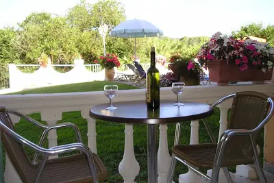 Image de Appartement rivière Messonghi avec piscine.