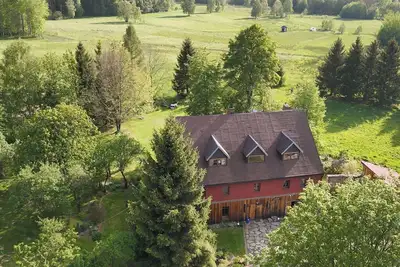 Image de Une vieille maison en pierre de caractère au pied des montagnes d'Izery