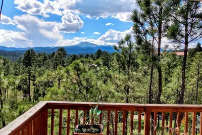 Image de Coucher de soleil sur la Sierra Blanca Ruidoso Mountain Cabin pour 6 personnes