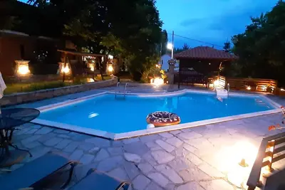 Image de Villa Lagos (piscine / montagne / forêt / rivière)