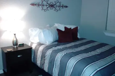 Image de Duplex mis à jour 2 chambres à coucher 1 proche du domaine à quelques minutes du centre-ville