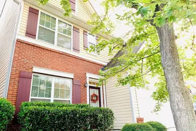 Image de Sunny & Modern 4br House w / Home Gym & Parking in Duluth -3 Min to I-85