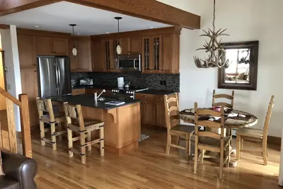 Image de Emplacement IDÉAL: Condo rénové, accès direct par un skieur à l'ascenseur et au village de Tamarack