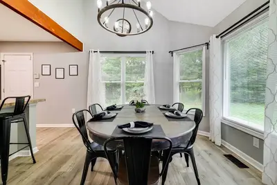 Image de Nouveau! Scotron Home avec salle de jeux - 5 milles de ski!