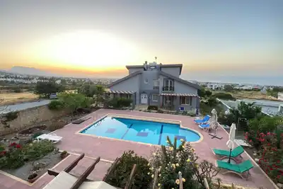 Image de Just 5 mins all amenities & beaches by driving, city center 10-15 mins