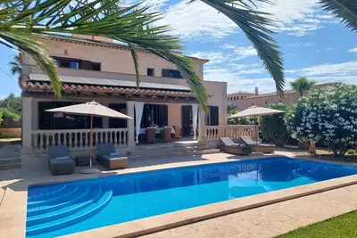 Image de belle villa confortable dans le quartier chic de Sa Torre, piscine, vue mer, cheminée, chauffage central