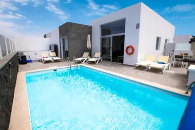 Image de Casa Couture / Courte promenade à Marina Rubicon, bars / restaurants, boutiques