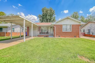 Image de Oklahoma Themed 3 Lits avec beaucoup de stationnement! Séjour court ou prolongé!