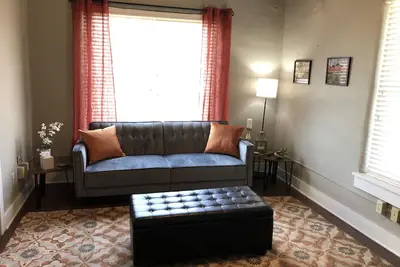 Image de Privé condo 1 lit, 1 salle de bain situé dans le centre-ville de Stillwater. Wifi, bureau, cuisine.