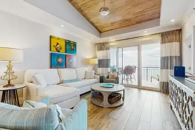 Image de Waterfront resort location w / bain à remous partagé, piscine, balcon privé et vue sur le golfe!