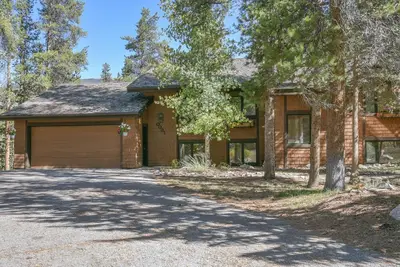Image de Cette belle maison est située à West Keystone, près de la rivière Snake. Cette maison est parfaite pour passer de bonnes vacances en famille avec de bonnes caractéristiques. C'est une maison que vous ne voudrez pas manquer. Situé à une courte distance. .
