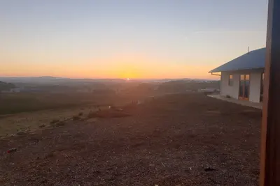 Image de Pinnacle Studio, est un Eco Farm Stay hors réseau et nous inclut le petit déjeuner