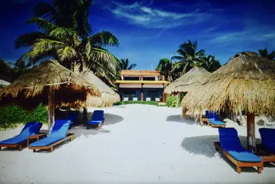 Image de Studio avec vue sur le jardin sur la plage à Tulum, idéal pour les couples, les familles ou les amis.