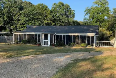 Image de Sardis Lakefront Cabin