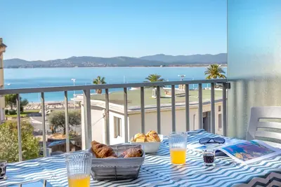 Image de Appartement 2 pièces avec Terrasse - Plage à 50m - Climatisé - Proche Gare et Commerces