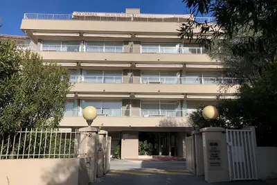 Image de Appartement 2p avec Balcon, Clim, à 50m de la Plage et Centre-ville, WiFi et Parking Disponibles