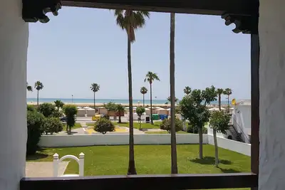 Image de Bel appartement avec vue sur la plage de Los Bateles! Proche de tout mais calme.