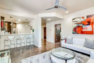 Nouveau! Studio Sedona moderne avec terrasse, marchez vers les sentiers!