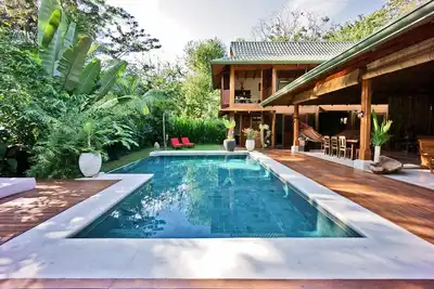 Image de Belle villa Batik à quelques pas de la plage, service complet.