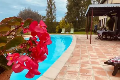 Image de Lot. Montcuq. Maison de charme en Quercy Blanc, vue dominante sans vis à vis.