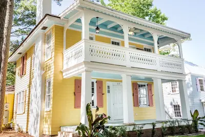 Image de Simonton - 5 Bedroom 2. 5 Bath Home Steps à partir du front de mer de Virginia Beach