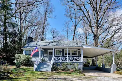 Image de Parrish Hill-Walk au chalet de la rue principale, Highlands, Caroline du Nord