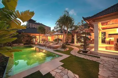 Image de Villa Dayak Bali, un complexe tropical de luxe au coeur de Seminyak