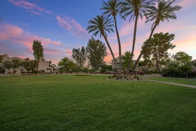 Image de Patio de plain-pied à la maison Au coeur de Scottsdale!