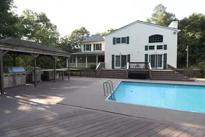 Image de Piscine privée, salle de sport, tennis de table, en pleine nature, à 60 min de New York