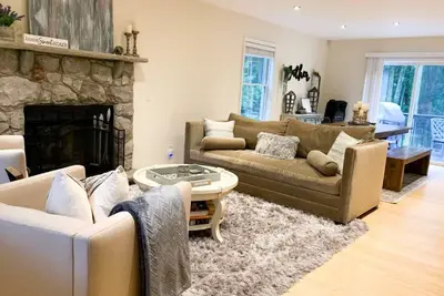 Image de Près de Ski Mountains Parcs de tir tir à la maison Pocono avec Movie Room!