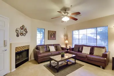 Image de Nouveau! Scottsdale Condo ~ 4 Mi à Salt River Fields!