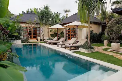 Image de Villa Dayak-Asmat, un complexe tropical de luxe situé au cœur de Seminyak