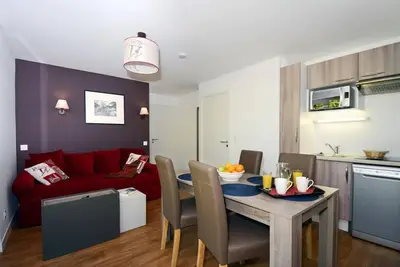 Wifi, 300m du centre station, remise en forme, piscine, terrasse, balcon, télévision, casier à ski
