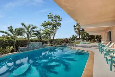 Image de Deux étages, Maison unifamiliale située dans le quartier calme de la plage de Sombrero