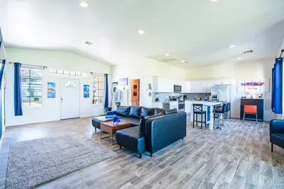 Image de Coolidge Arizona chef-d'œuvre moderne 2 chambres entièrement approvisionné avec piscine et commodités