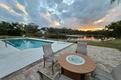 Image de Lake O 'Woods! Maison Nouvellement RÉNOVÉE Lake Front, Gated, Home Private. Juste 5 miles de la plage!