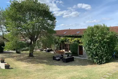 Image de Crillon pour 8 personnes avec piscine partagée de 12m x 6m