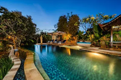 Image de Cabane de plage classique à Nusa Lembongan, vue sur le jardin