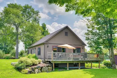 Image de Nouveau! Hardwick Home sur les sentiers de motoneige et de randonnée!