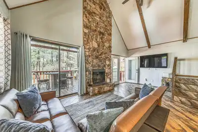 Image de Nouveau! Ruidoso Family Cabin, à quelques pas du centre-ville!