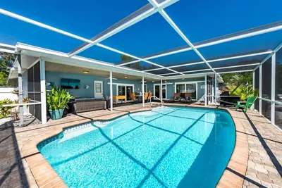 Image de Montauks Point! 5 Bedroom Pool Home À quelques minutes des plages locales!